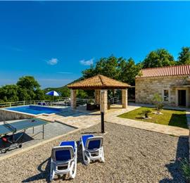 2 bedroom villa with pool and mountain views near Orašac, sleeps 4